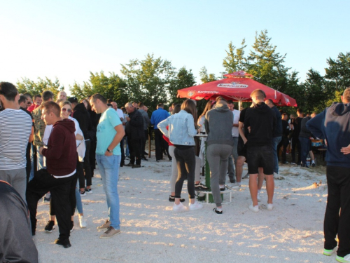 FOTO| Gmićani podigli križ na Makljenu