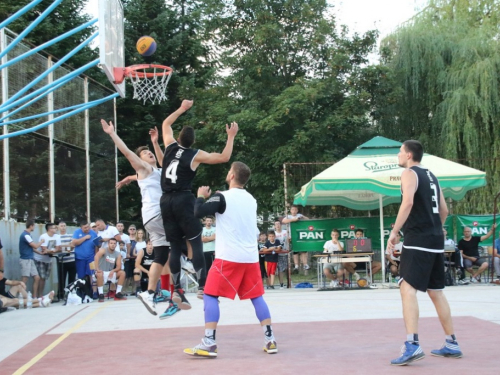 FOTO: ''General Vasilije Mitu'' iz Zagreba pobjednik 15. Streetball Rama