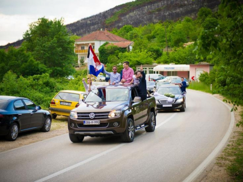 Mjere po naški: Svatovi da, sport ne