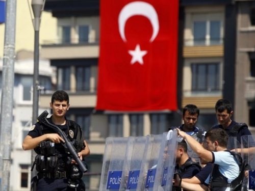 Turska uhitila više od 300 kritičara protukurdske ofenzive u Siriji
