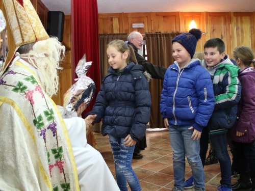 FOTO: Sv. Nikola i ove godine razveselio djecu u župi Rama Šćit