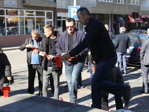 FOTO: Povodom Svih svetih u Prozoru zapaljene svijeće za poginule i preminule branitelje