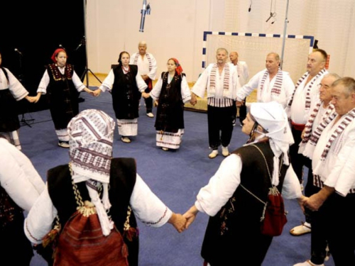 FOTO: Ramci na ''Običajima starog zavičaja'' okupili folkloraše iz tri države