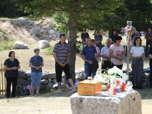 FOTO: Na Vranu služena sv. misa za poginule duvandžije