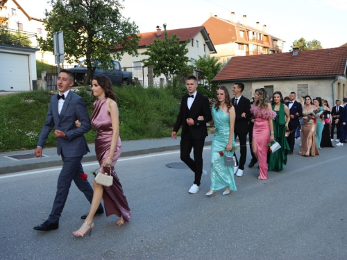 FOTO/VIDEO: Matura 2024. - Defile mladosti na ulicama Prozora