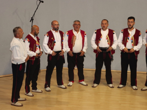 FOTO/VIDEO: 2. večer folklora u Prozoru - ''Običaje svoje zaboravit neću''