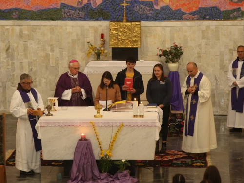 FOTO/VIDEO: Nadbiskupijski križni put mladih na Šćitu