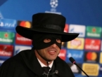 Shakhtarov trener na konferenciju za novinare došao kao Zorro