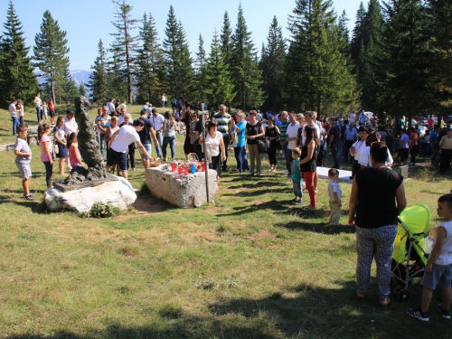 FOTO: Na Vran planini služena misa za poginule duvandžije