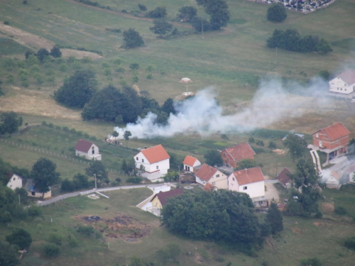 FOTO: Paljenjem svitnjaka Rama dočekuje sv. Ivu