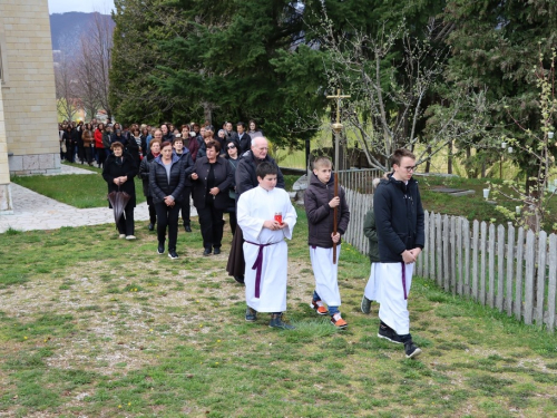 FOTO: Put križa kroz fratarski gaj na Šćitu