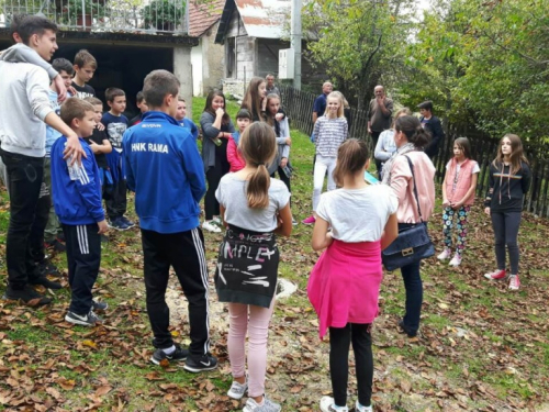 FOTO: Božićna priredba u OŠ Veselka Tenžere Uzdol