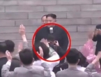 Osobni fotograf Kim Jong-Una dobio otkaz jer je blokirao pogled na njega