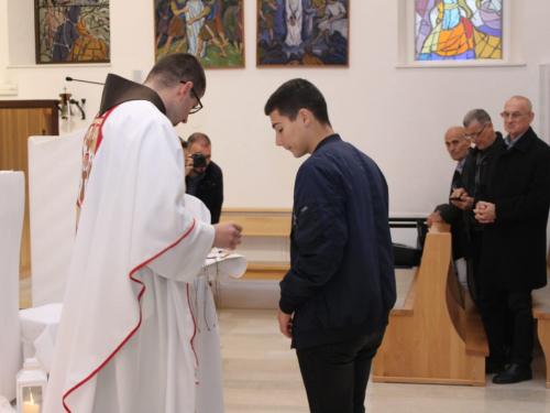 FOTO: Obred primanja i obećanja u Frami župe Gračac