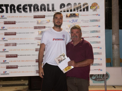 FOTO: Ekipa ''La Pont'' pobjednik 18. Streetball Rama 2020.