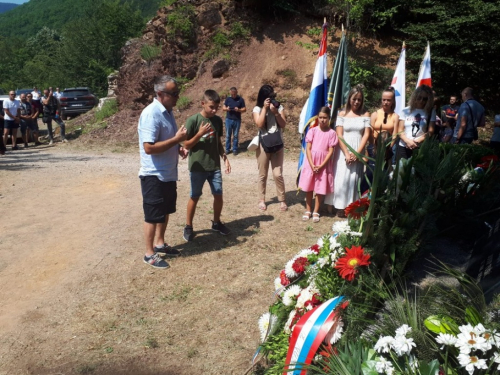 FOTO/VIDEO: Na Pomenu obilježena 29. obljetnica stradanja hrvatskih branitelja