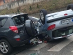 Teška prometna u Konjicu: Automobil završio na krovu