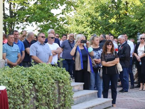 FOTO: Obilježena 27. obljetnica stradanja Hrvata na Uzdolu