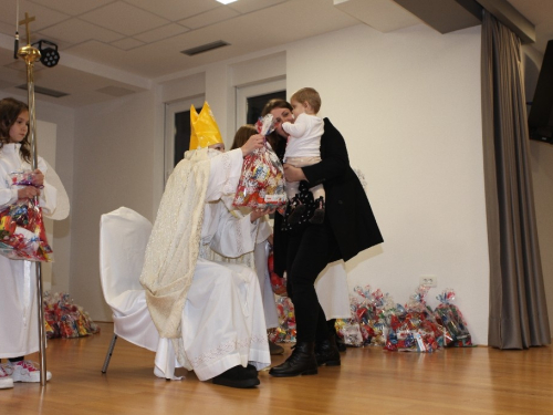 FOTO: Susret djece sa svetim Nikolom u Rumbocima