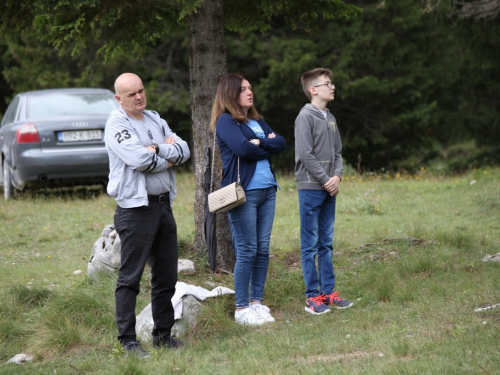 FOTO: Na Vranu služena sv. misa za poginule duvandžije