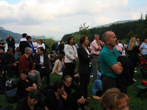 FOTO: Više tisuća vjernika na misi "Uočnici" na Šćitu