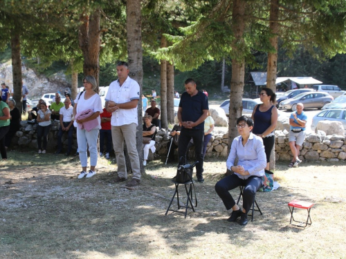 FOTO: Na Vranu služena sv. misa za poginule duvandžije