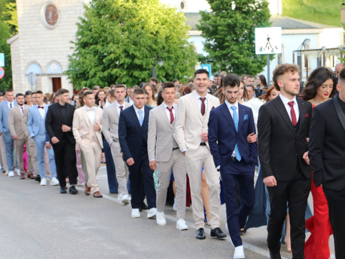 FOTO: Matura 2025. - Defile mladosti na ulicama Prozora