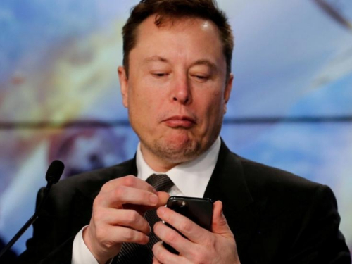 Musk kupio Twitter te uručio otkaze vodstvu