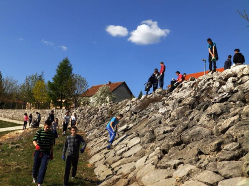 FOTO: Učenici u Eko akciji čišćenja obale Ramskog jezera