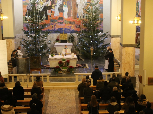 FOTO: Mise na Badnjak u župama Rama-Šćit, Prozor i filijali Orašac