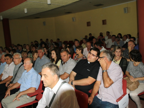 FOTO: Polaganjem vijenaca i svečanom sjednicom započelo obilježavanje Dana općine