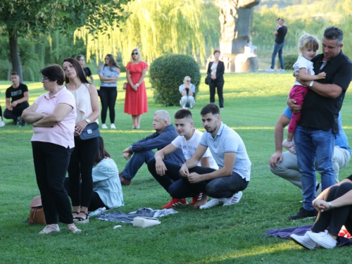 FOTO: Započela trodnevnica u župi Rama-Šćit, prvašići darovani prigodnim darovima