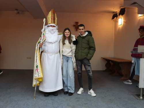 FOTO: Sv. Nikola i ove godine razveselio djecu u župi Rama-Šćit