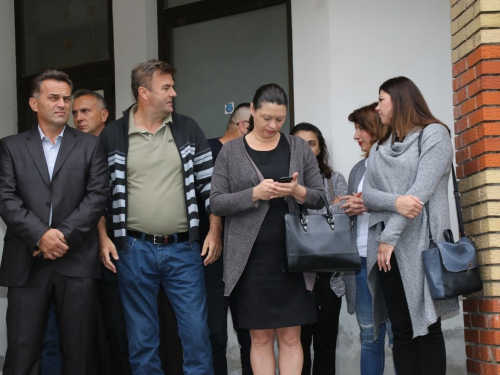 FOTO: Polaganjem vijenaca i svečanom sjednicom započelo obilježavanje Dana općine