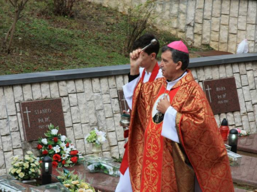 FOTO: 21. obljetnica stradanja Hrvata na Uzdolu