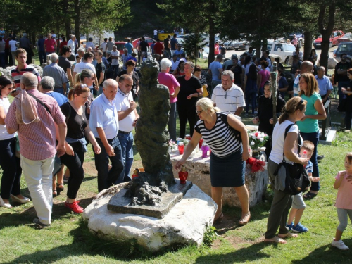 FOTO/VIDEO: Na Vran planini služena misa za poginule duvandžije