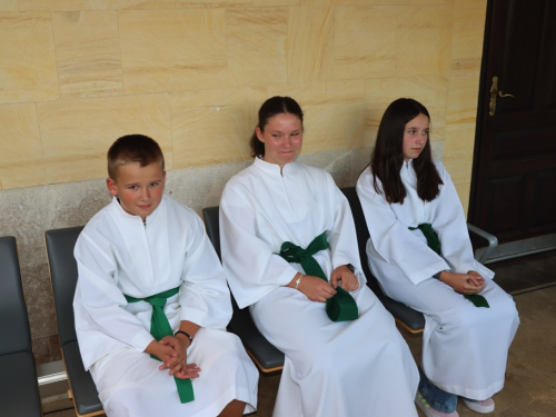 FOTO: Započela trodnevnica na Šćitu uoči Male Gospe, prvi dan posvećen školarcima