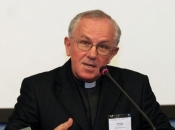Papa prihvatio ostavku biskupa Pere Sudara