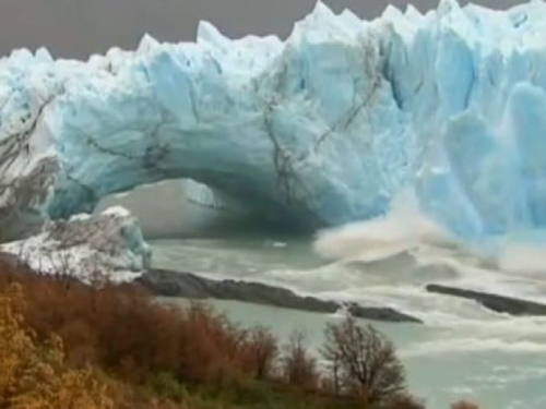 Urušio se masivni ledenjak u Argentini