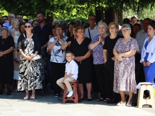 FOTO: Na Šćitu svečano proslavljena Velika Gospa i Mlada misa fra Mile Belje