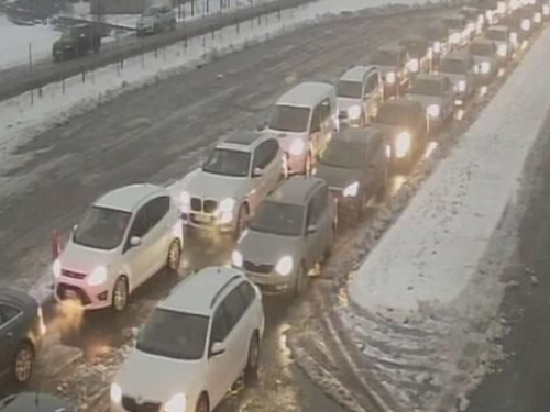 Duge kolone na izlazu iz BiH prema Hrvatskoj