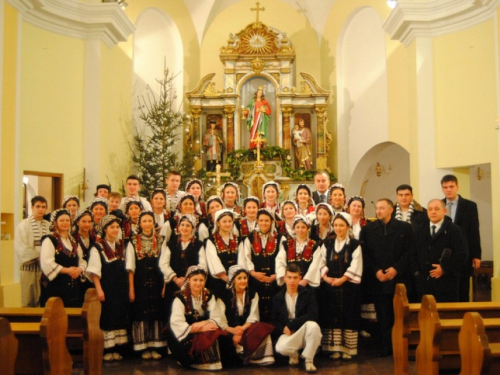 FOTO: HKUD „Rama“ i „Čuvarice“ na Ramskom silu u Jakšiću