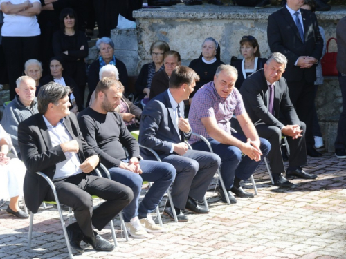 FOTO: Na Uzdolu obilježena 24. obljetnica stravičnog pokolja nad Hrvatima