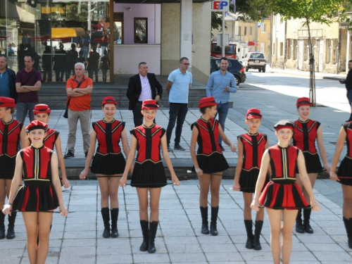 FOTO: Polaganjem vijenaca i svečanom sjednicom započelo obilježavanje Dana općine