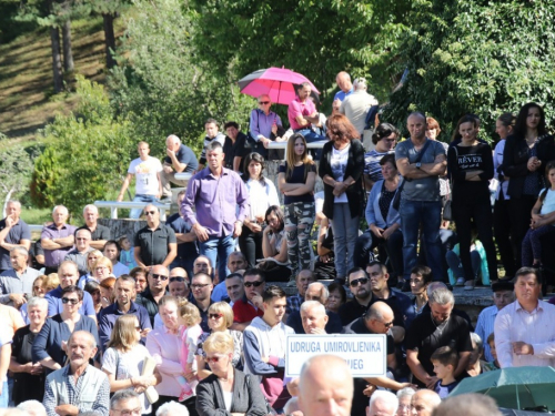 FOTO: Na Uzdolu obilježena 24. obljetnica stravičnog pokolja nad Hrvatima