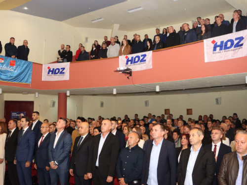 FOTO/VIDEO: HDZ BiH Rama održao centralni predizborni skup u Prozoru