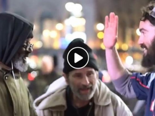 VIDEO: Napravio neviđenu akciju za beskućnike na dan Super Bowla
