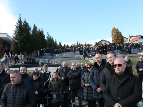 FOTO: Pokopan Marinko Zelenika, stotine ljudi na ispraćaju