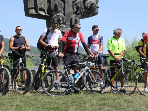 FOTO: I biciklisti iz Rame krenuli na hodočašće u Sinj