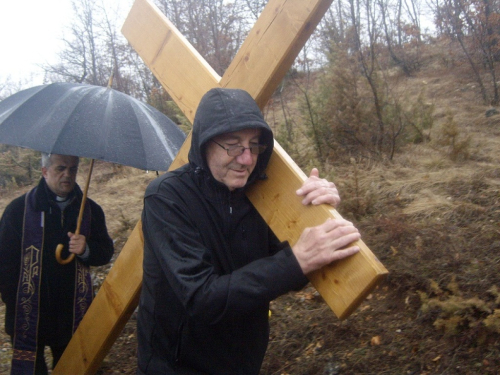 FOTO: Put križa na uzdolsku kalvariju - brdo Gradac